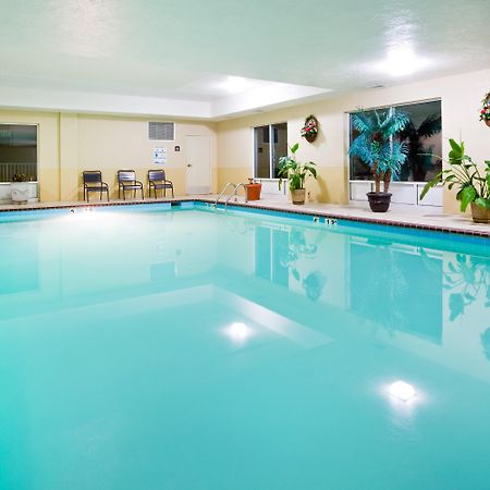 Holiday Inn Express Hotel & Suites London By Ihg Eksteriør billede