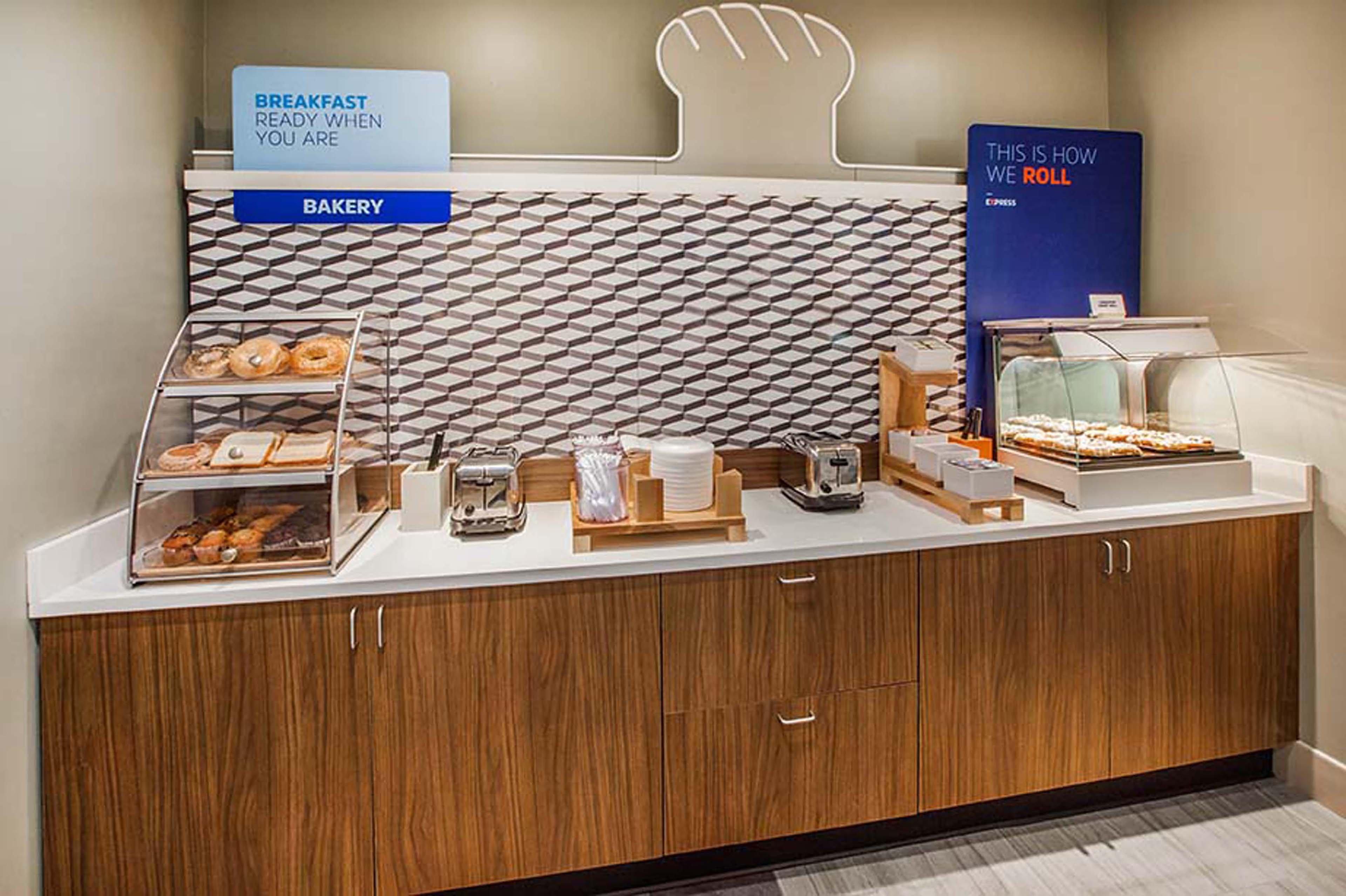 Holiday Inn Express Hotel & Suites London By Ihg Eksteriør billede