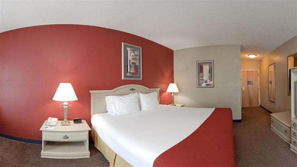 Holiday Inn Express Hotel & Suites London By Ihg Eksteriør billede